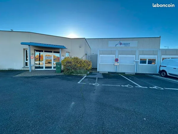 Local d'activité 1 424 m²