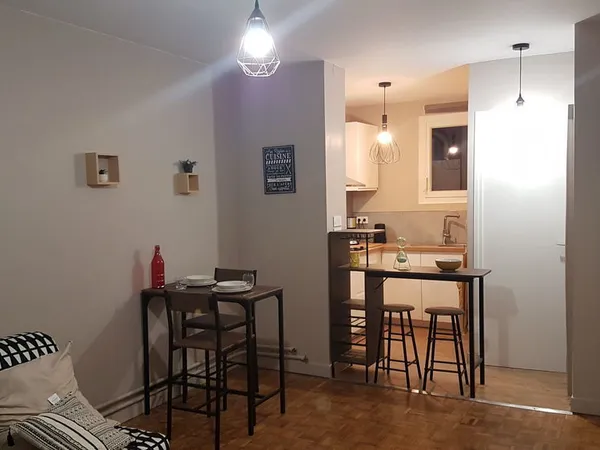 Studio meublé rénové 28 m² - calme - proche pôle hospitalier