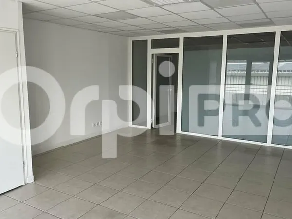 Bureau 50 m²