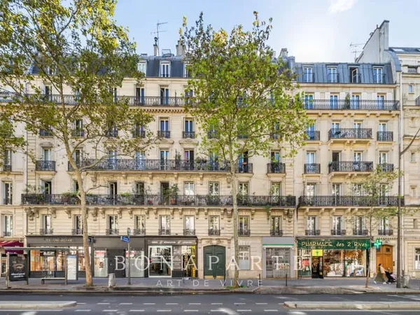 PARIS 5e - BOULEVARD SAINT-GERMAIN