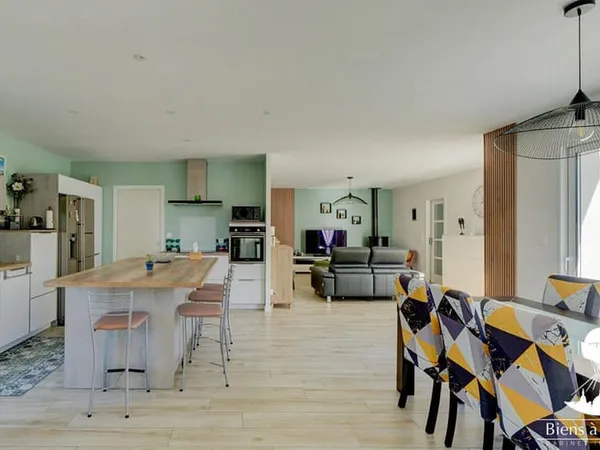 Maison de plain-pied 7 pièces 151 m²