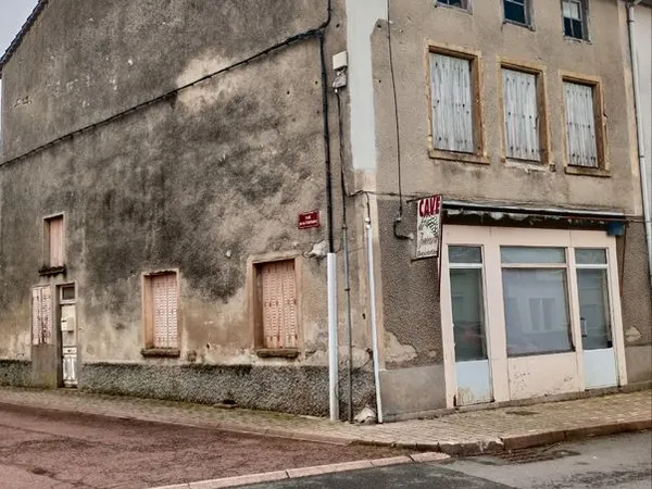 A vendre maison de village avec ancien commerce fort potentiel 35 000