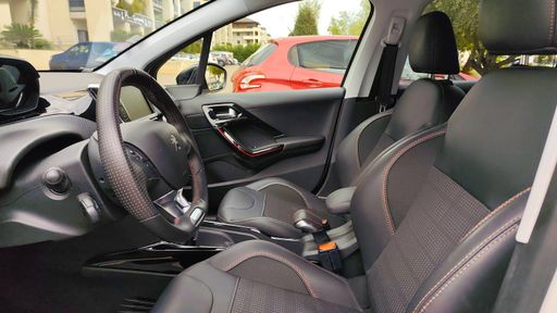 Peugeot 2008 1.2 PureTech 130 EAT6 - GT Line – 2019 – 48133 km – Essence – Boîte Automatique — photo 15