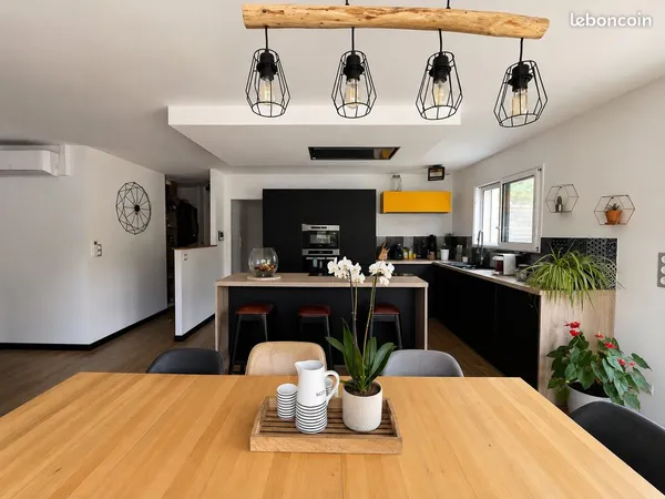 Maison récente, 4 chambres avec piscine