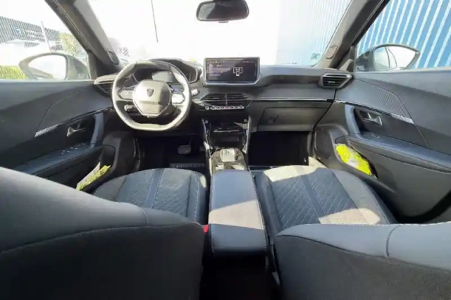Peugeot 2008 electrique 54 kwh 156 ch — photo 22