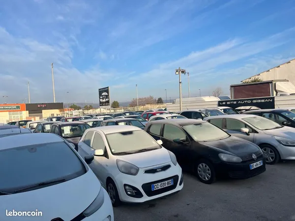 Vend PAS-DE-PORTE GARAGE, EMPLACEMENT Achat/Vente/Reprise véhicules d'occasions sur GIGEAN. Vente/Mé