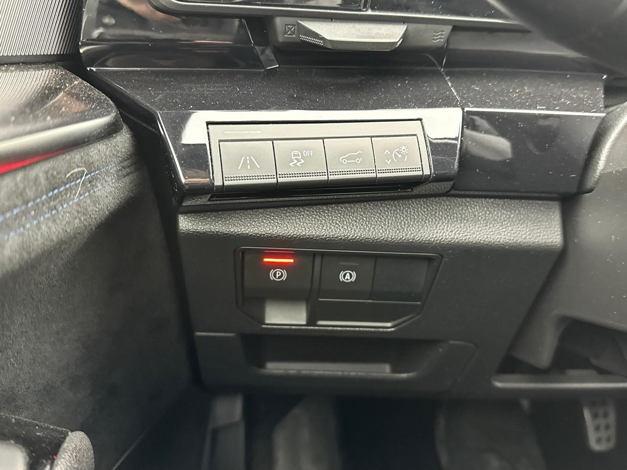 Renault Austral e-tech hybrid 200 iconic esprit alpine — photo 16