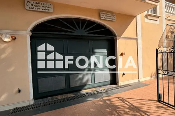 Stationnement Location Hyères   110€