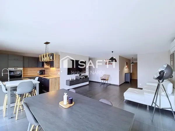 SUPERBE APPARTEMENT ATTIQUE DE 82 m² À AMNÉVILLE