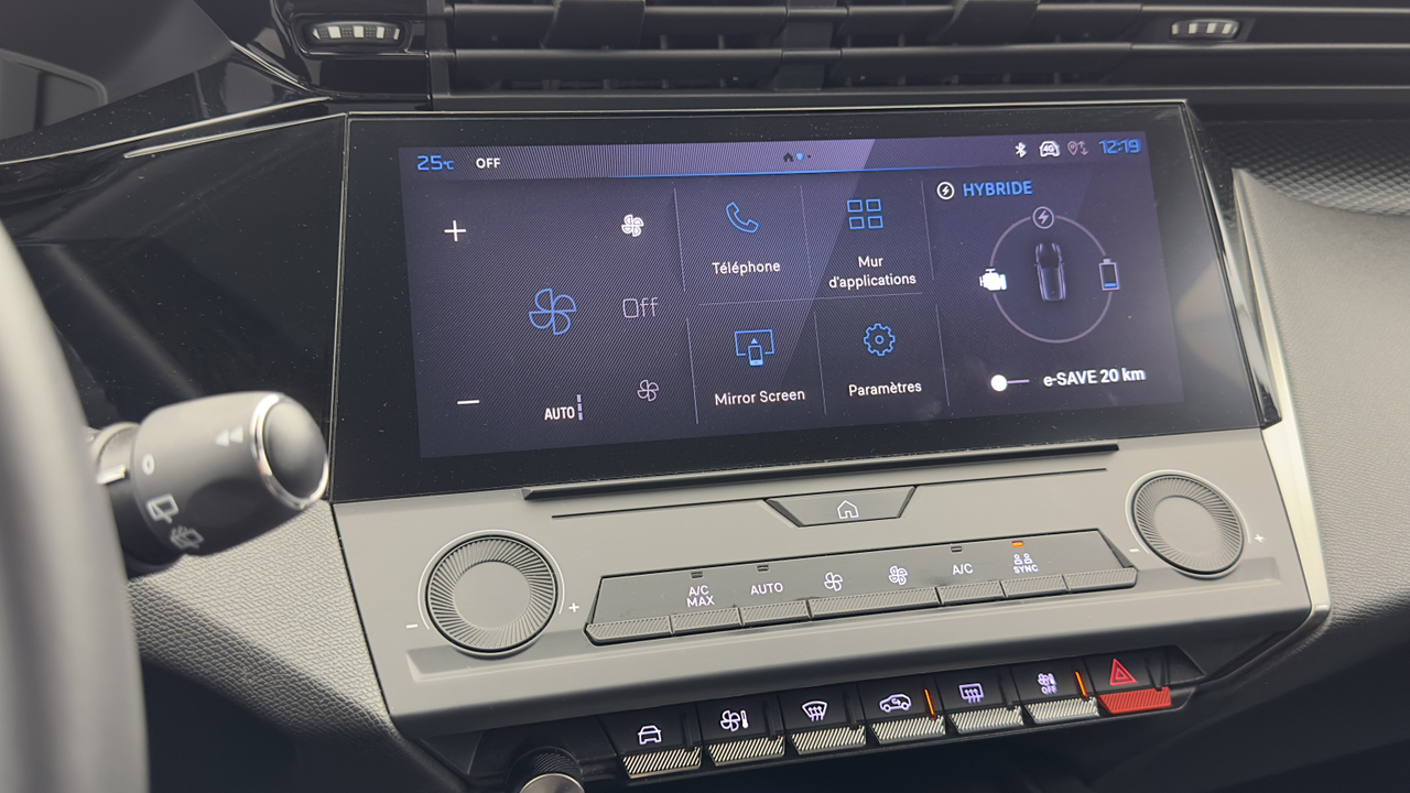 Peugeot 308 SW PHEV 180 e-EAT8 — photo 26