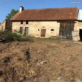 Petite longère et dépendances