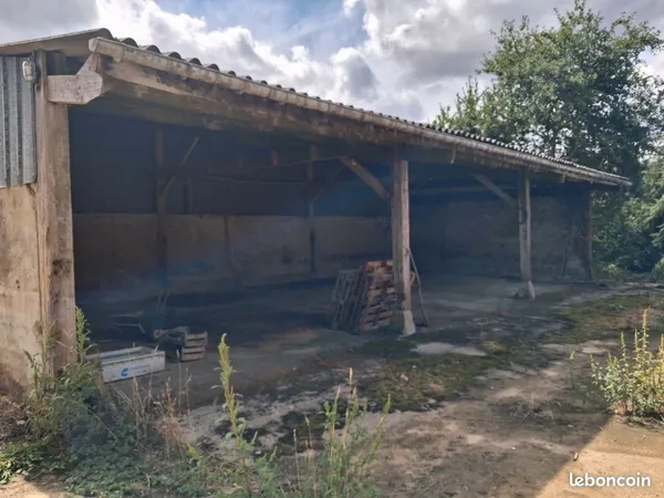 Stationnement Location Séglien   25€