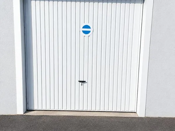 GARAGE BOX FERMÉ ET SÉCURISÉ - 19 m² - 15 000 - SAINT-BRIEUC