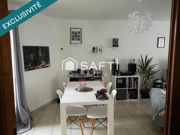 Investissement facile en LMNP Maison de ville avec un jardinet, une cuisine équipée et 2 chambres