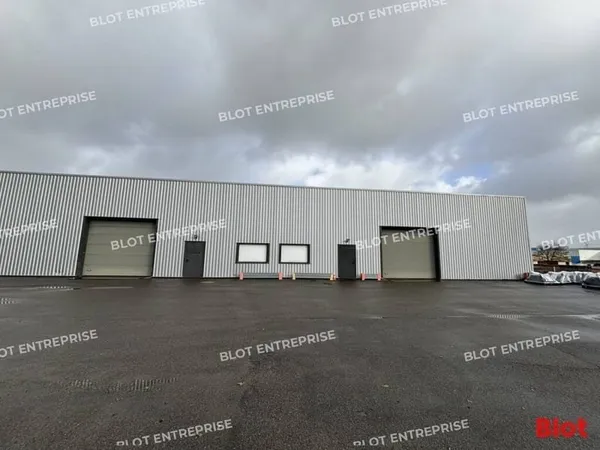 Entrepôt 1000 m²