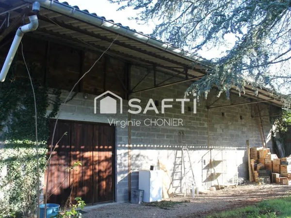 - hangar 200m2 au sol sur terrain de 4240m2