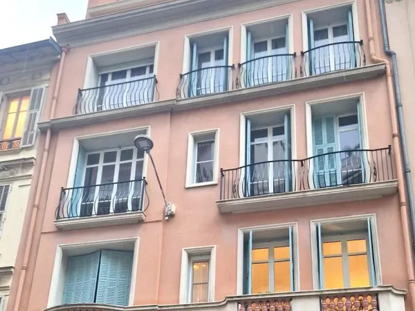 Appt 3 pièces, 2 ch, rénové avec soin ! Centre-ville de Nice