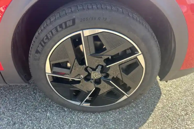 Peugeot 408 phev 225 e-eat8 — photo 14