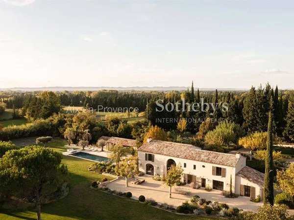 Maison 8 pièces 400 m²