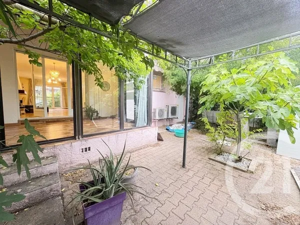 Maison 5 pièces 217 m²