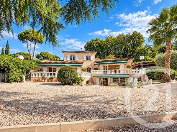 Maison 8 pièces 383 m²