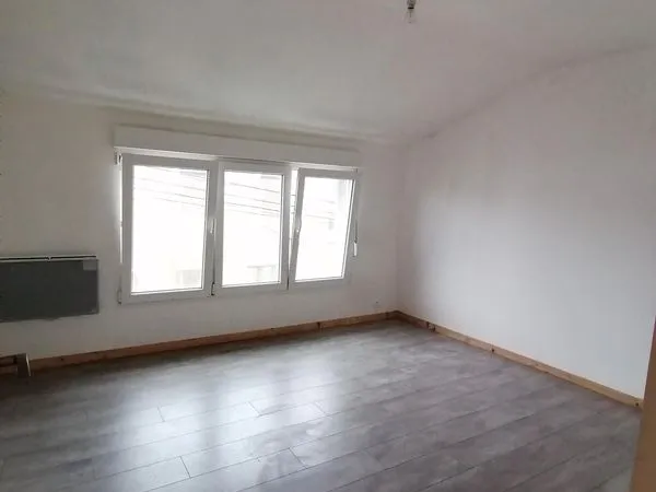 Maison individuelle 80 m² - 3 chambres - garage - cour