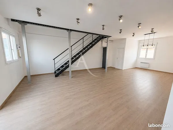 Local 180 m² CASTANET TOLOSAN