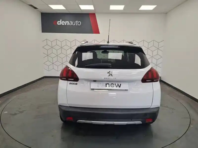 Peugeot 2008 1.2 puretech 110ch s&amp;s bvm5 — photo 2