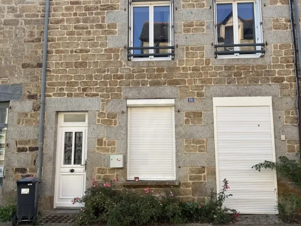 St-Georges Reintembault, Maison de bourg