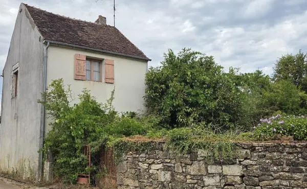 Dans village sur hauteur, maison à rénover, proche TANNAY