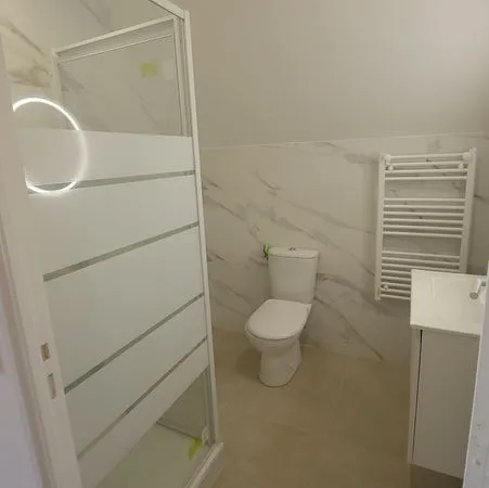 Location appartements F2 et Studio au 1er étage à Presles en Brie (état neuf)
