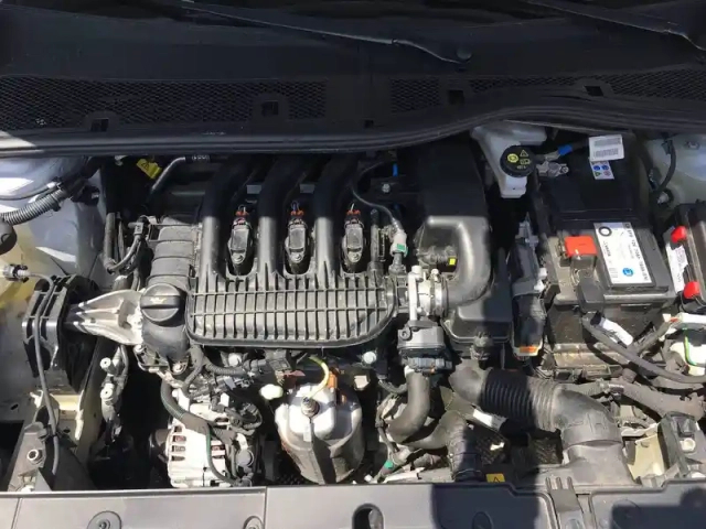 Peugeot 208 puretech 75 s&amp;s bvm5 — photo 26