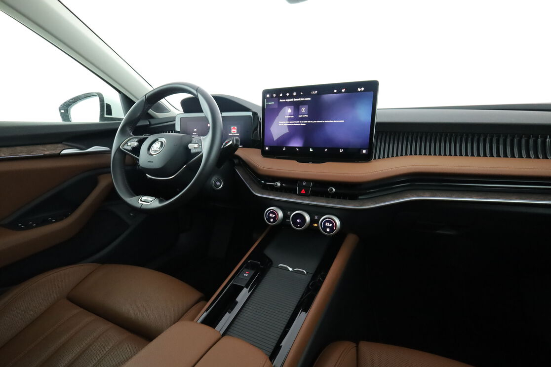 Skoda Superb Combi 1.5 TSI MHEV ACT Laurin & Klement DSG7 — photo 12