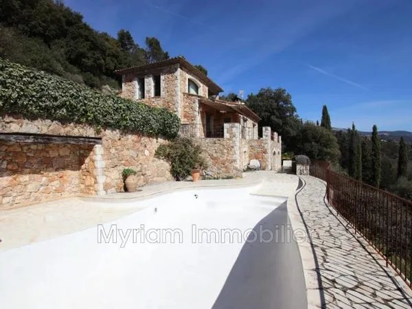 Villa 7 pièces 190 m²
