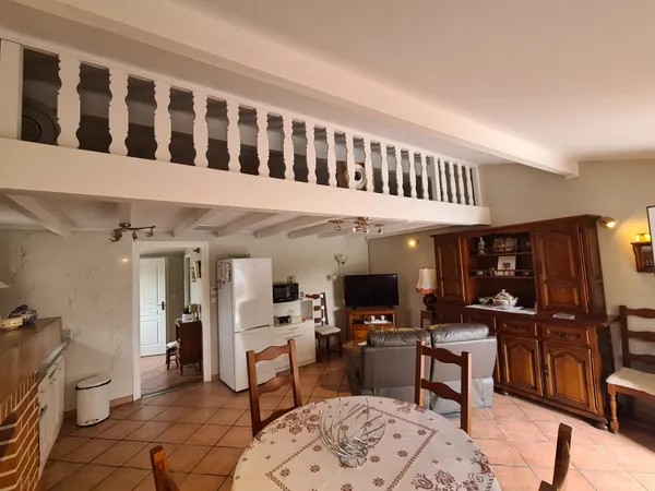 MAISON T2 AVEC HANGAR 140 m2