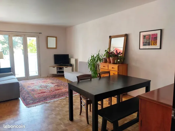 Appartement traversant de 90M2 proche écoles et commerces (Zola), 5 mn du tram (Croix Bonneau)