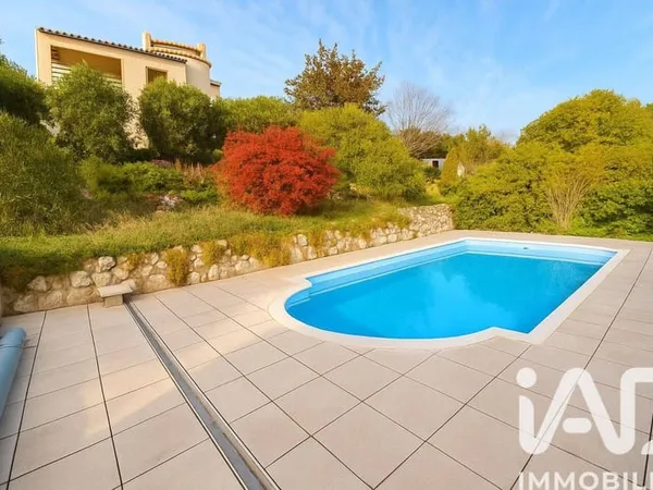 Maison 10 pièces 240 m²