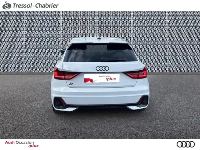 Audi A1 sportback 30 tfsi 116 ch s tronic 7 s line — photo 4
