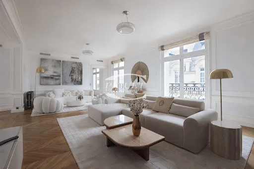 Appartement 6 pièces 230 m²
