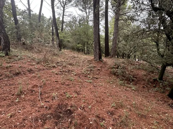 Luberon St-Saturnin les Apt, belle parcelle de terrain de 10