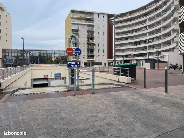 Place de parking Espace Méditerranée