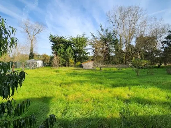 + de 2400 m2 de terrain, possibilité plusieurs constructions