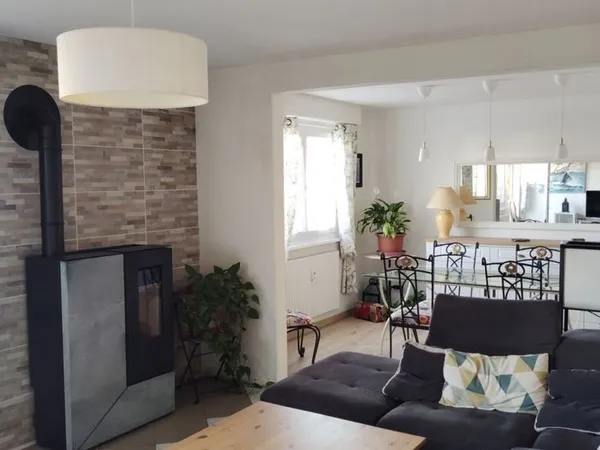 Particulier grand appartement 4/5 pièces en RDC surélev