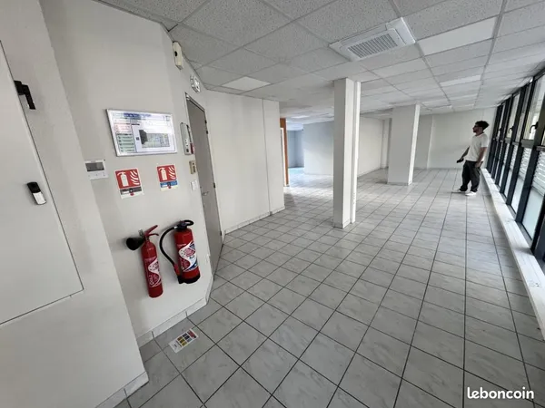 Local commercial 104 m²