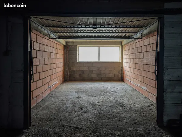 Garage 16 m² avec espace rangement - Canet Plage