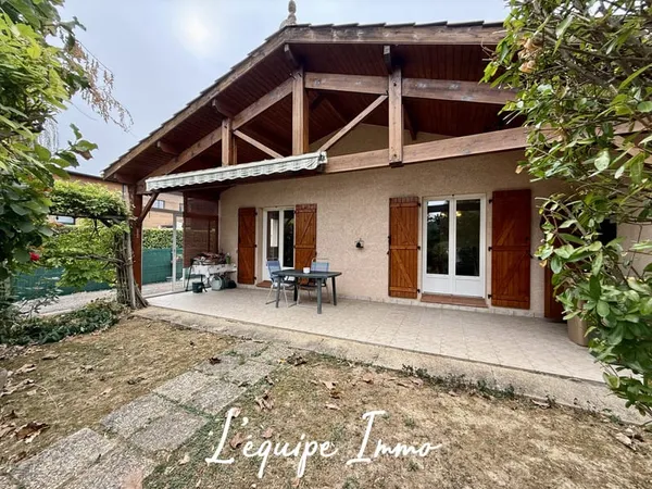 Maison de plain-pied avec jardin arboré et proximité du Gers