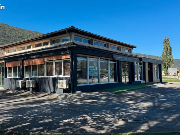 Bureaux 54 m² Sevrier - 1 130€ HT/mois - Clim réversible, vitrine - Direct propriétaire