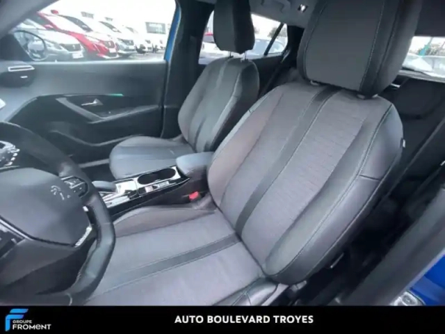 Peugeot 2008 e- 136ch allure pack — photo 11