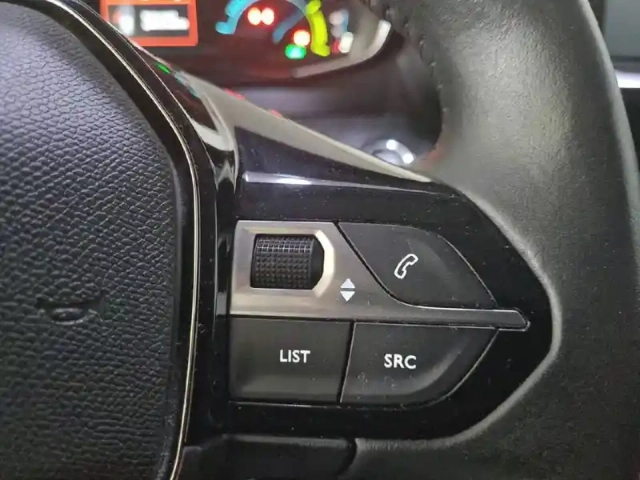 Peugeot 2008 electrique 136 ch — photo 49