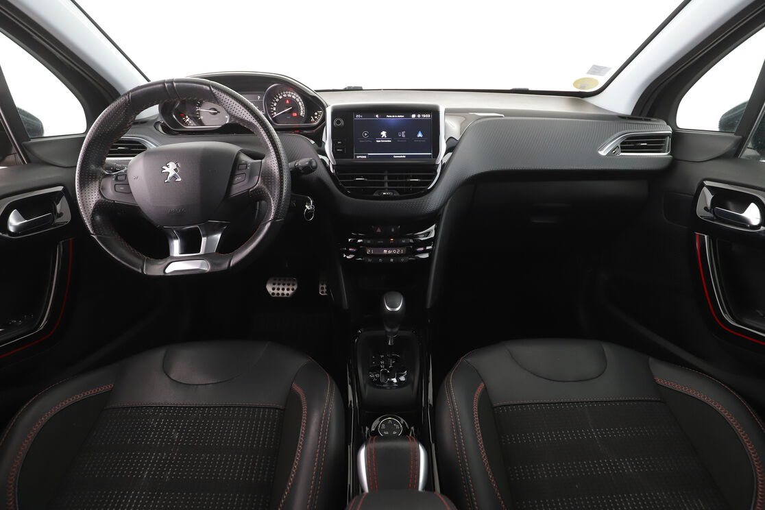 Peugeot 2008 1.5 Blue-HDi GT Line EAT6 — photo 11